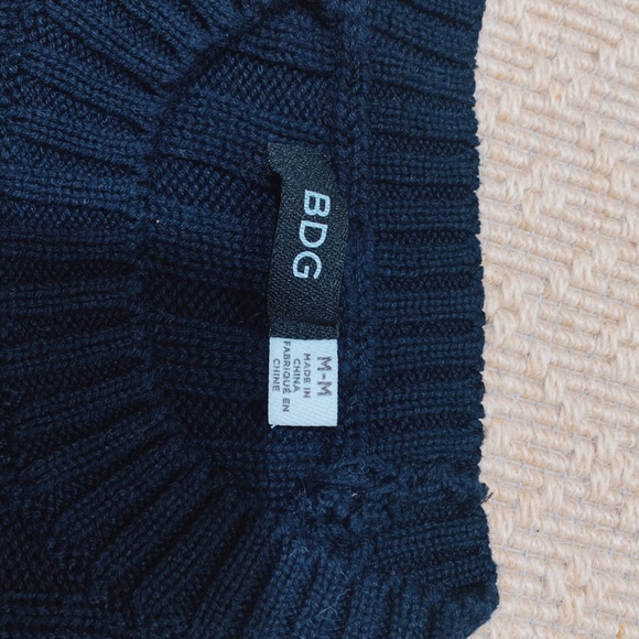 BDG Cropped Sweater - Picture 4 of 4